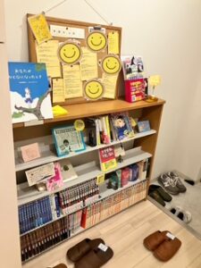 玄関本棚２